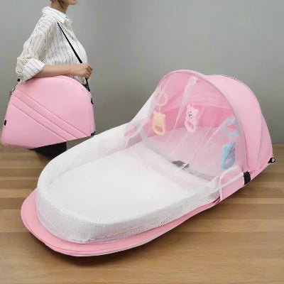 Berceau de Voyage BabyNest™ Rose mis au sol