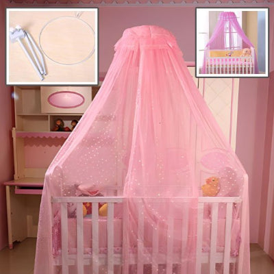 ciel de lit bébé moustiquaire rose suspendu au-dessus du lit