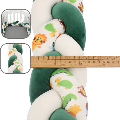 tresse de lit cabane verte et blanche parsemée de petits animaux