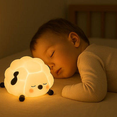 veilleuse bébé ptit nuage, bébé dort paisiblement dans le lit