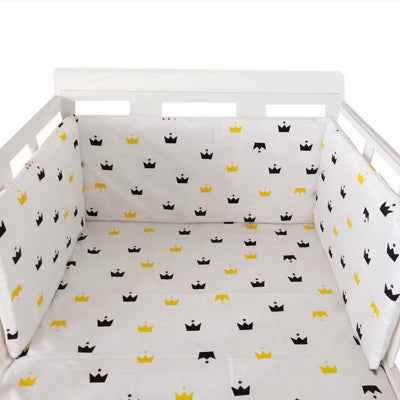 Avec ses adorables petites couronnes, le tour de lit pour bebe apporte une touche élégante et ludique au lit bébé blanc
