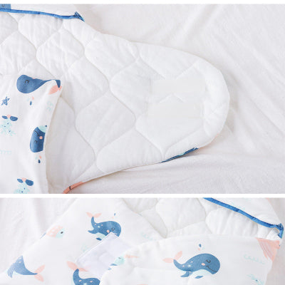 Gigoteuse bébé ornée de motifs de baleines