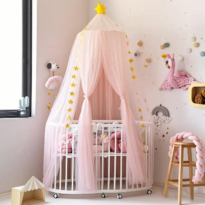 Moustiquaire pour lit rose aérienne, un nuage de tendresse au-dessus du berceau