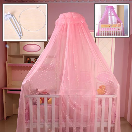 ciel de lit suspendu au lit rose