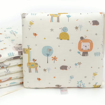Les coussins qui composent le tour de lit bebe