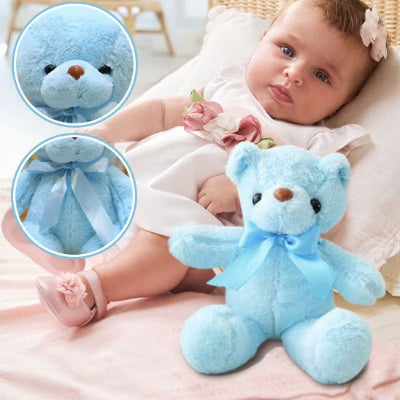 fillette allongée son ours doudou sur le côté