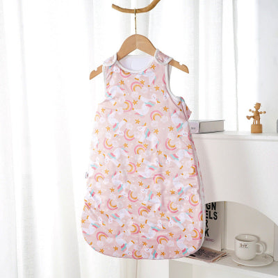 La gigoteuse bebe hiver rose aux motifs de licornes et d’arcs-en-ciel.