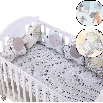 lit de bébé borde d'un tour de lit bébé en forme de petits éléphants rembourrés alignent le long des barreaux