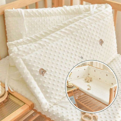 tour de lit bébé blanc aux têtes d’oursons