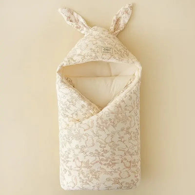 une turbulette décorée d’une forêt fantastique